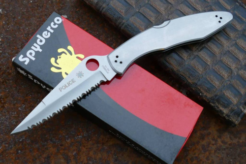 Складной нож Spyderco Police Full Serrated Edge фото 5